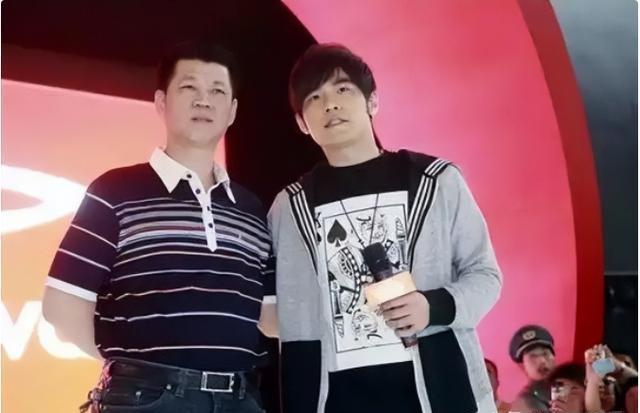 曾被吹上天，如今却跌落神坛的4个国产运动鞋，你穿过哪些？