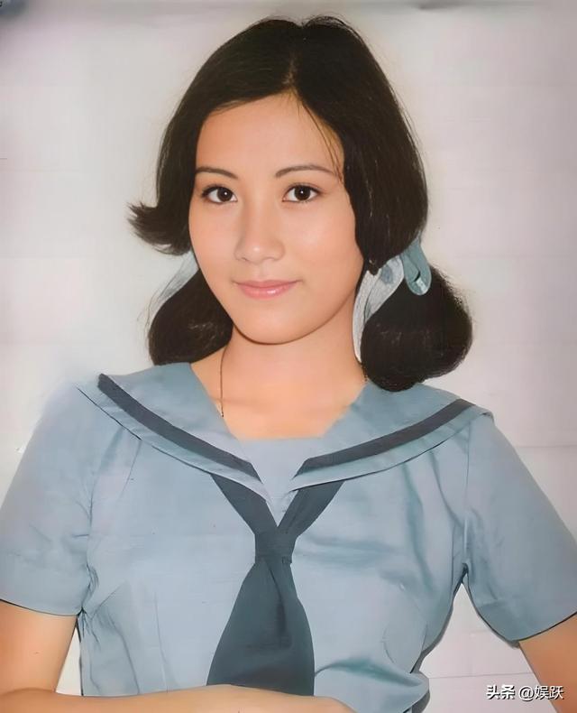 78岁路都走不稳还开演唱会捞金，全网恶评如潮，她却扬言回馈粉丝