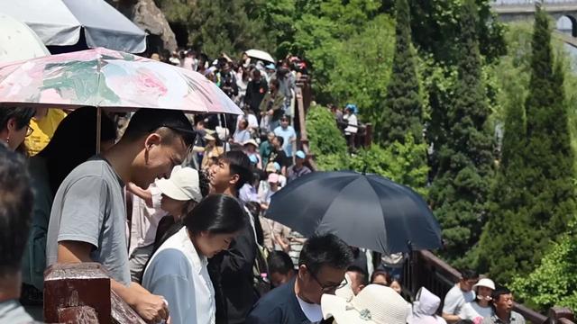 节假日旅游你会避开人潮吗
