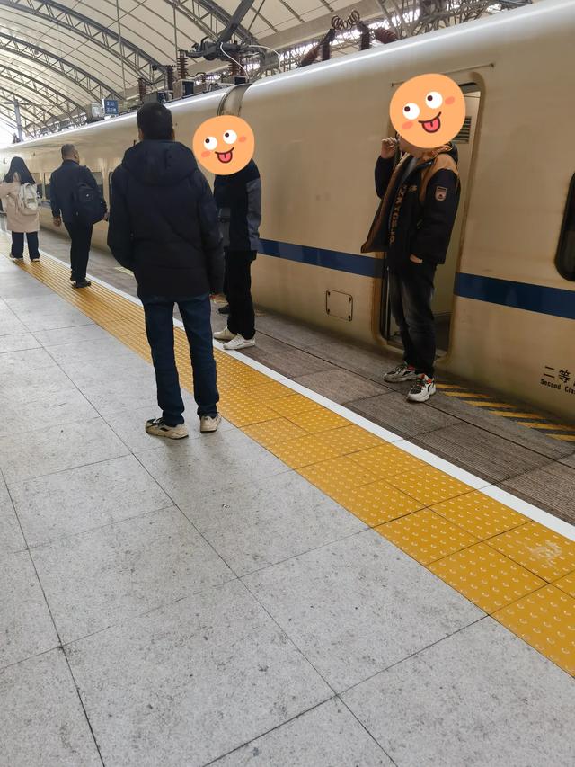 你支持高铁站台全面禁烟吗