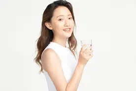老婆上班忘记拿手机，返回家听到老公说了一句话，果断...图片