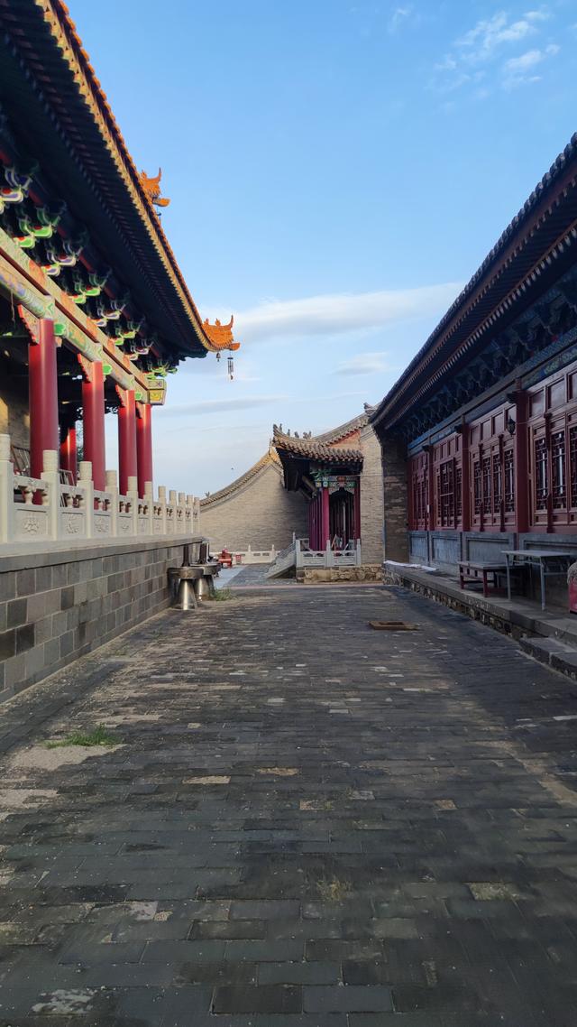 来包头的第三天，本想去看看黄河，没去成，附近转了转