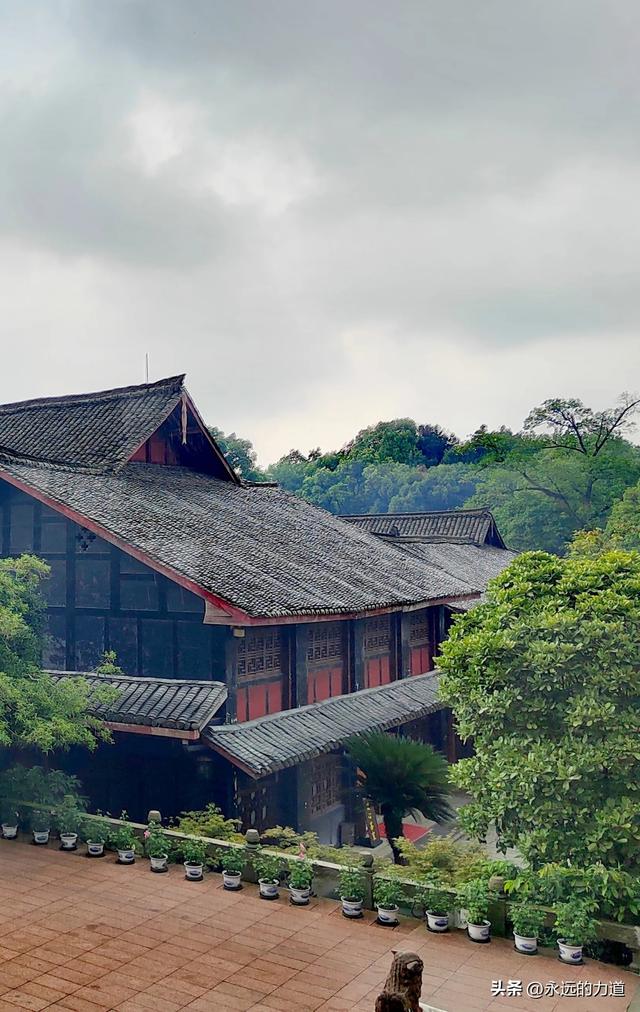 报国寺，从尘世走向净土的起点