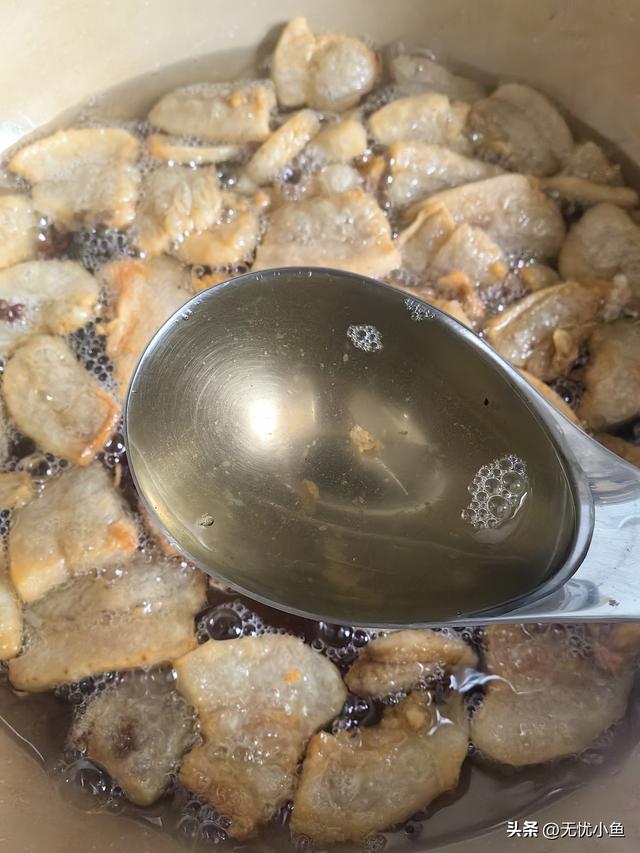 熬猪油该加水还是加油