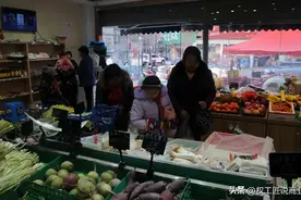 你知道在社区周边做什么生意赚钱最快吗？一对00后小...图片