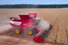 狂揽麦田！国产收割巨无霸亮相，引爆农业革命！图片