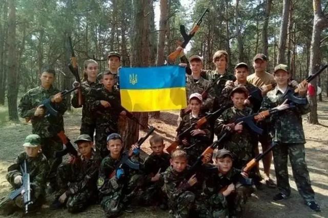 曝乌青少年将接受民族抵抗运动培训