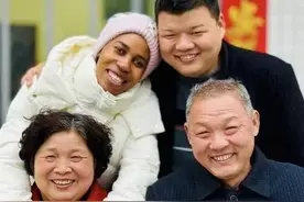 拉乌母以子贵，地位直线飙升，小刘家终于三喜临门了图片