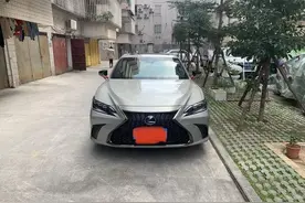 亲戚带孩子出国，送了一辆豪车给我，三年后，他回国时偶尔用一下图片