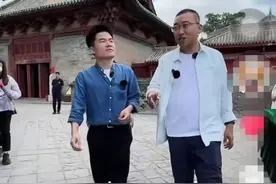 董宇辉，被问“为什么唐僧师徒扫塔时是从下往上？”网友：学到了图片