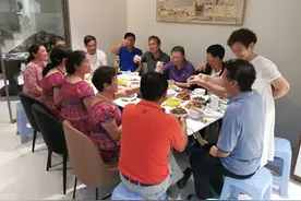 同学聚会在家好，还是在歺馆好？ 最近，初中时的同学...图片