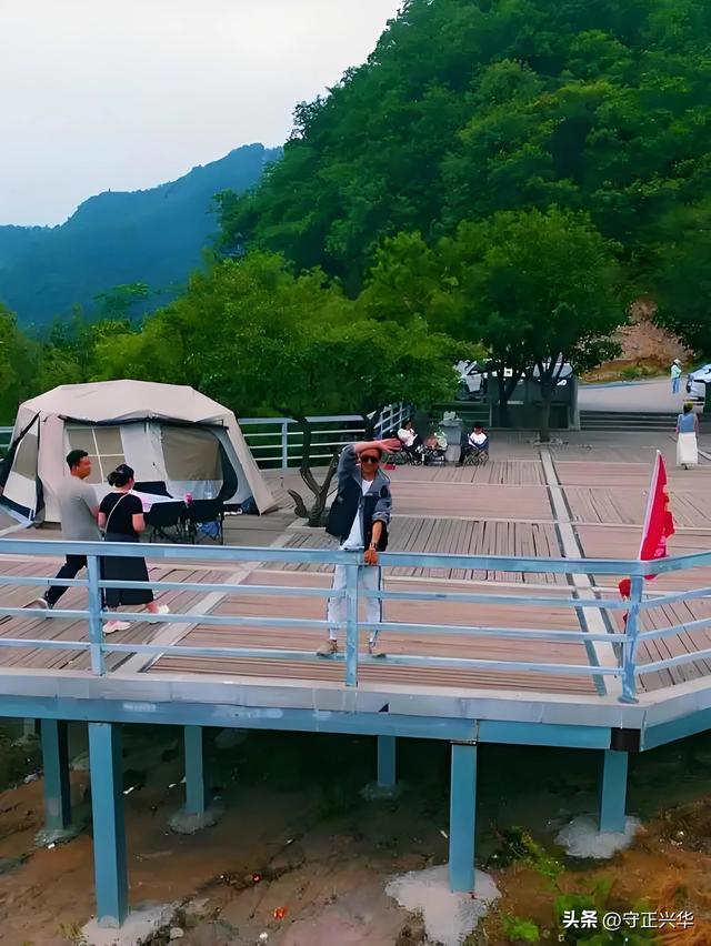 水洪池1470米高山上的翻身仗——一条路凿出希望一片景暖了日子