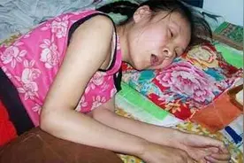 河北农村女孩，被哥哥打了两巴掌，在床上装瘫痪20年，有何冤屈？视频封面