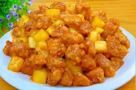 瘦肉和菠萝这样做，好吃到不想停筷子，饭店一盘卖68，比红烧肉香
