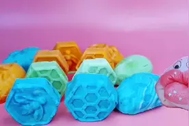 二次元美食，果子偷吃雪糕，冬天吃冰凉凉的雪糕，感觉就是不一样视频封面