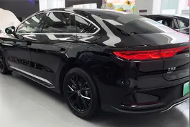 2025款 比亚迪汉 DM-i 125km 精英型 玄空黑/麒麟棕 沉浸式体验