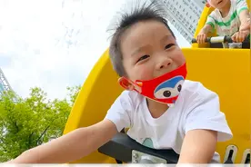 陪宝宝体验过山车，玩的就是心跳，小星星大喊救命太刺激了视频封面