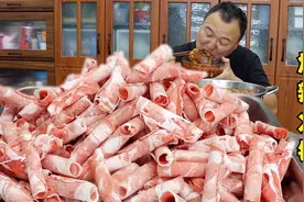 下雨天，阿强吃个爆辣火锅，8斤羊肉，毛肚百叶随便造，太过瘾啦视频封面