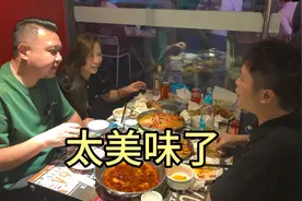 大哥来成都去吃今年第一顿小龙虾，最后加上拌面吃得太美了！视频封面