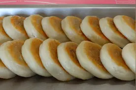 发面糯米饼含水份高，柔软香甜真可口，过程简单做法不难