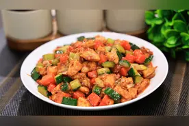 经典鲁菜“酱爆鸡丁”，大厨30年经验分享，鸡肉嫩滑，味道浓郁视频封面