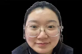 项短脸大，额带美人尖，早运势一般，难享祖荫庇护，父母助力不多