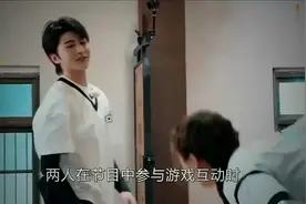 蔡徐坤对待女星态度差距与女粉十指相扣与杨颖竟有CP感