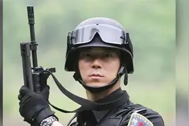 盘点中国人民警察霸气执法的高燃时刻视频封面