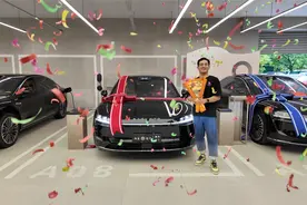「花生」享界S9提车：和杨幂同款来了！视频封面