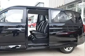 8万，五菱亮出杀手锏，新MPV比本田奥德赛还宽敞，后排如双人床视频封面