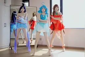 三个cosplay小姐姐跳舞，美女都扎堆了