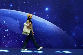 武汉看展！家里有孩子的一定要带过去，各种航天实物和模型太震撼视频封面