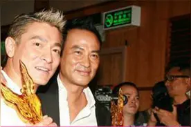 兄弟情深！任达华和刘德华同台宣传电影，互动表现耐人寻味！视频封面