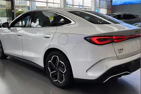 续航2100公里 比亚迪海豹06 雪域白 沉浸式体验 4K