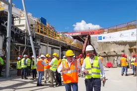 意大利进口2台中国盾构机，挖穿山隧道，3万个零件，重约3300吨视频封面