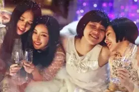 谢依霖曝时代姐妹花仍有联络，四人有一个群聊，夸杨幂面冷心善视频封面