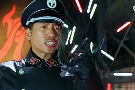 港片：乌鸦哥利用拳神手套获得百分百人类力量，竟然企图统治地球