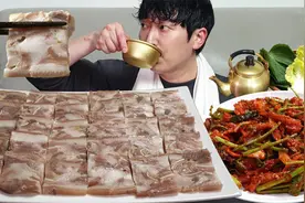 韩国富二代吃秘制猪头肉，这肉不会有问题吧视频封面