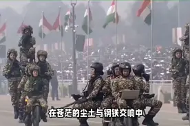 印度军队一辆摩托搭60人破纪录，为啥印军摩托车玩得那么溜？视频封面