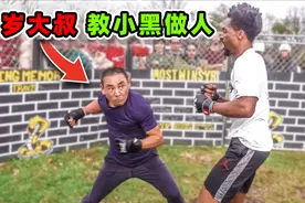 51岁亚裔的大叔，在街头教小黑做人，一拳KO当场挺尸！视频封面