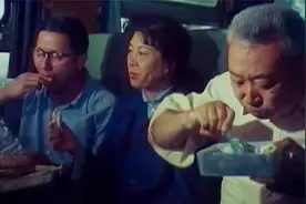 盘点火车上的真香吃戏，五毛钱两包狗不理包子，大口烧鸡配啤酒视频封面