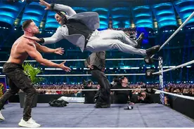 【WWE密室牢笼赛2024】老芬&何老师极限反杀！科迪宣布重磅消息！视频封面