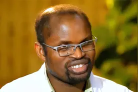 全球首位获得中医博士学位的外国人，至今已在中国行医30余年视频封面