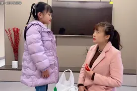 闺女说出爸爸娶妈妈的原因，妈妈听了要揍爸爸，这闺女坑爹