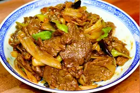 炒牛肉切记不要直接下锅炒，教你饭店不外传秘诀，鲜嫩不柴不脱浆视频封面