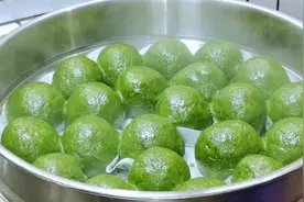 只要记住这两点，青团翠绿不变色不塌陷，吃3天都不硬有嚼劲视频封面