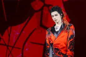华晨宇演唱会震碎肾结石，女粉对象排出黄色颗粒物，医学生科普视频封面