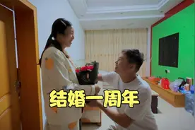 和媳妇领证一周年的日子里，准备了牛排和烛光晚餐，满满的仪式感