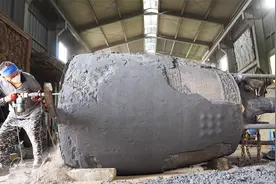 纪录片：寺庙里的钟是怎么制造的？铜水浇铸巨型佛钟，大为震撼视频封面