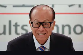 李嘉诚为啥这么低调？身家2623亿却每天青菜送粥，是节俭还是抠门视频封面